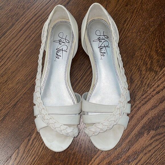 Life Stride “Ariel” white sandals with braided side strap - Picture 1 of 10